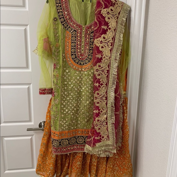 Pakistani Gharara (3 pc) - Picture 3 of 7